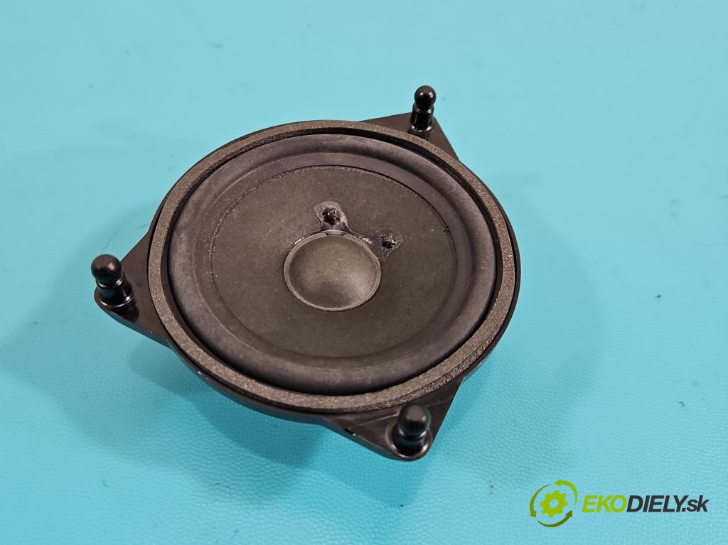 Mercedes C W205 2014–2021 2.0 16V 184 hp automatic 135 kW 1991 cm3 4- reproduktory komplet A2058201602