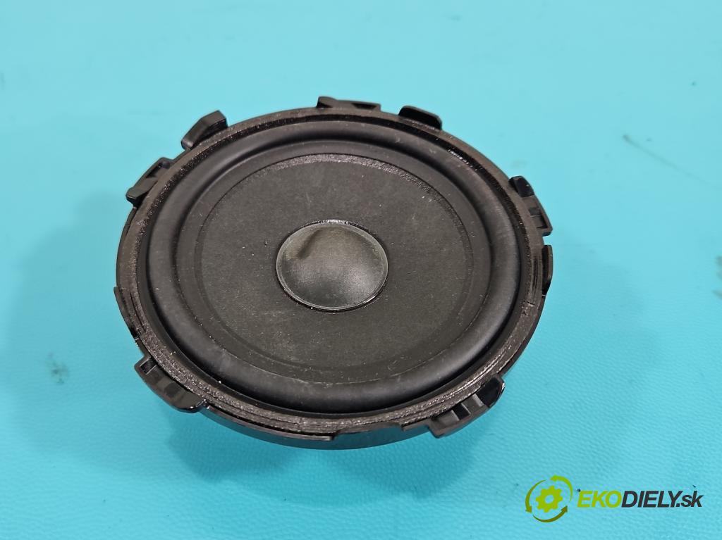 Mercedes C W205 2014–2021 2.0 16V 184 hp automatic 135 kW 1991 cm3 4- reproduktory komplet A2058201602