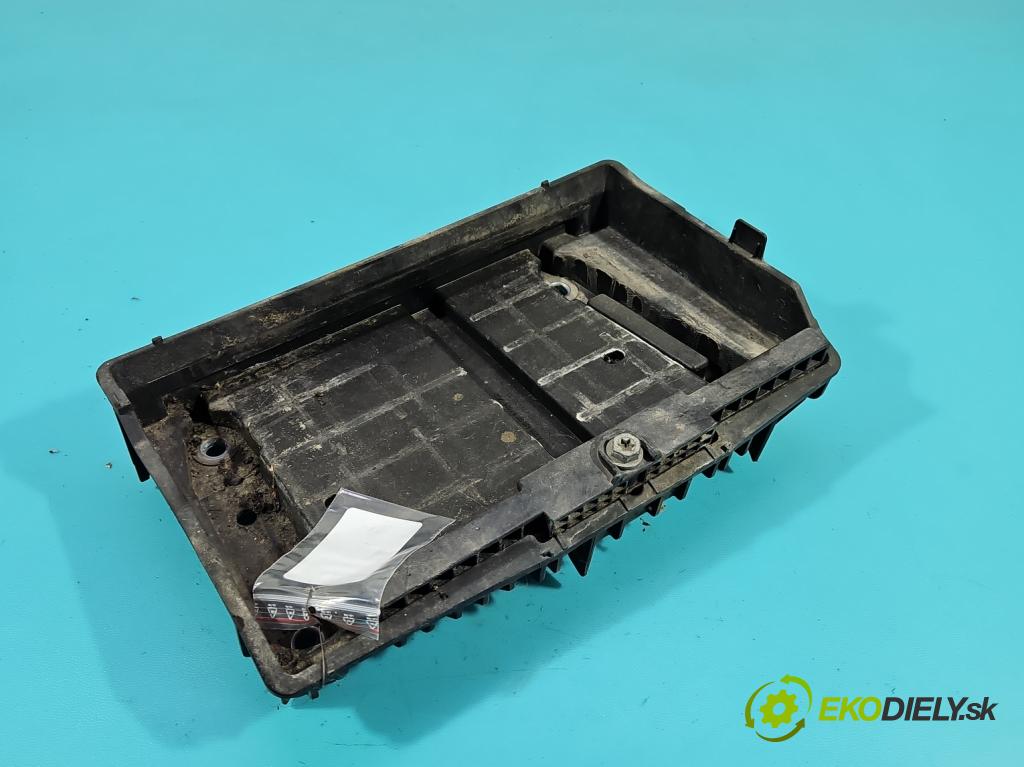 Mercedes C W205 2014–2021 2.0 16V 184 hp automatic 135 kW 1991 cm3 4- obal akumulatora A2056200018