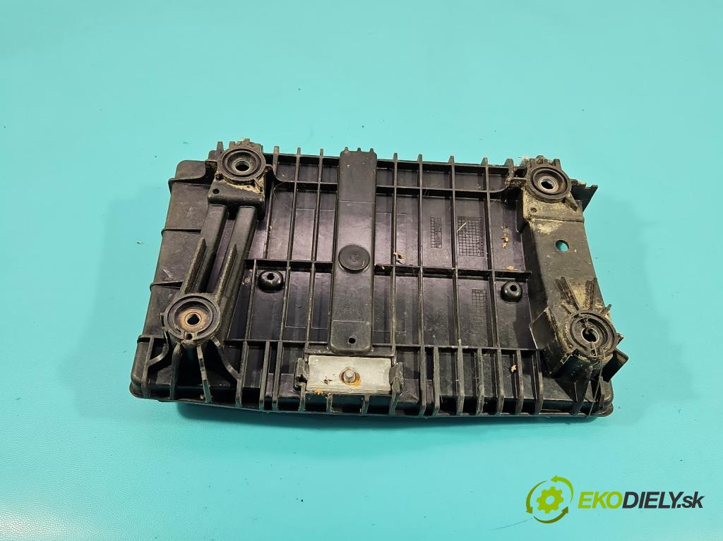 Mercedes C W205 2014–2021 2.0 16V 184 hp automatic 135 kW 1991 cm3 4- obal akumulatora A2056200018