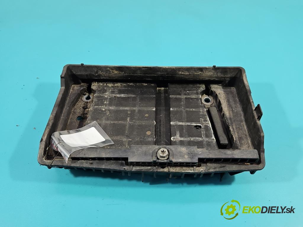 Mercedes C W205 2014–2021 2.0 16V 184 hp automatic 135 kW 1991 cm3 4- obal akumulatora A2056200018