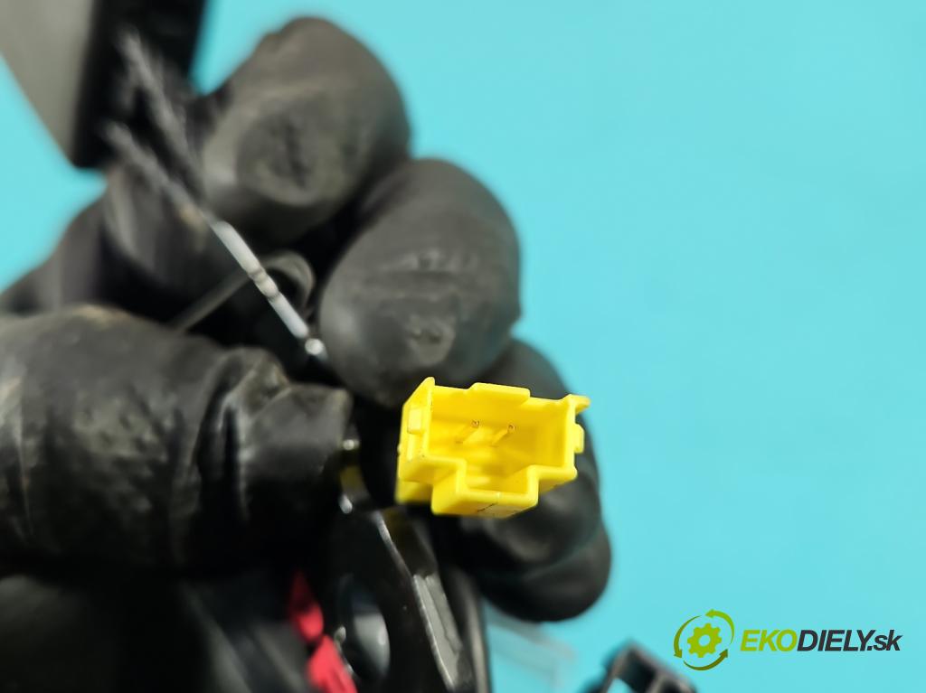 Mercedes C W205 2014–2021 2.0 16V 184hp automatic 135 kW 1991 cm3 4- pas bezpečnosť: predné pravý A2058600169