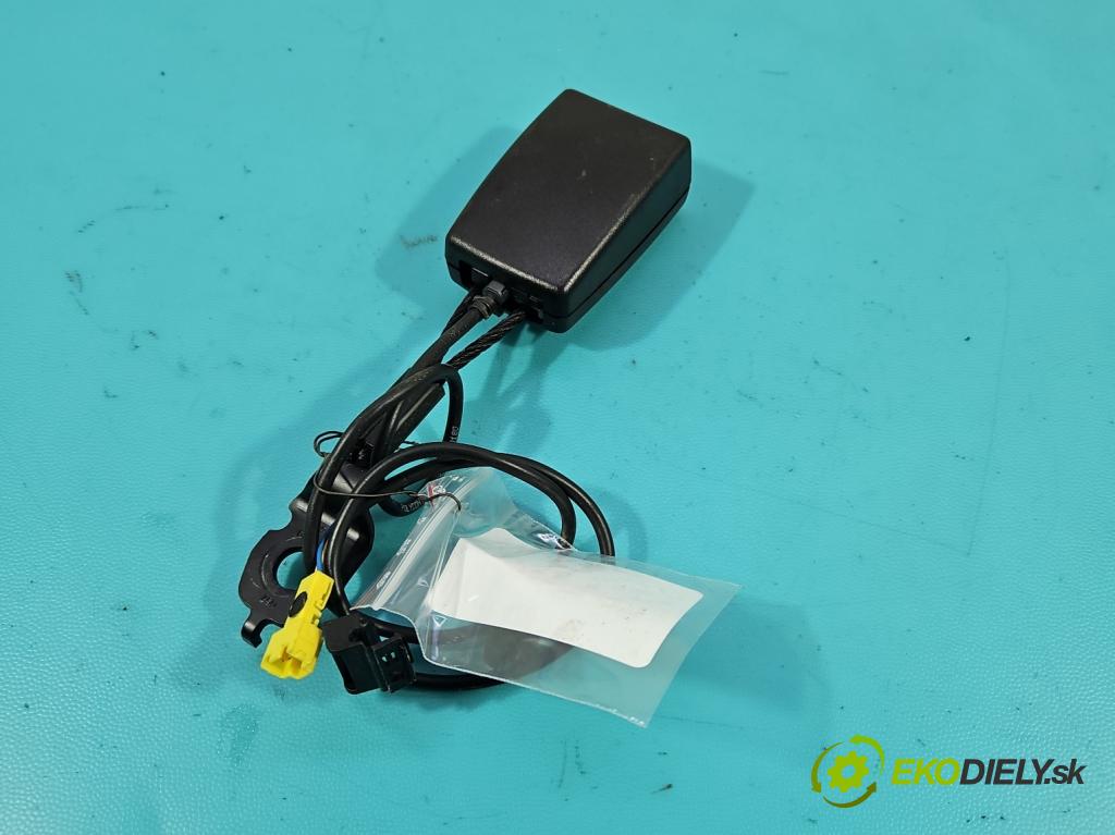 Mercedes C W205 2014–2021 2.0 16V 184hp automatic 135 kW 1991 cm3 4- pas bezpečnosť: predné pravý A2058600169