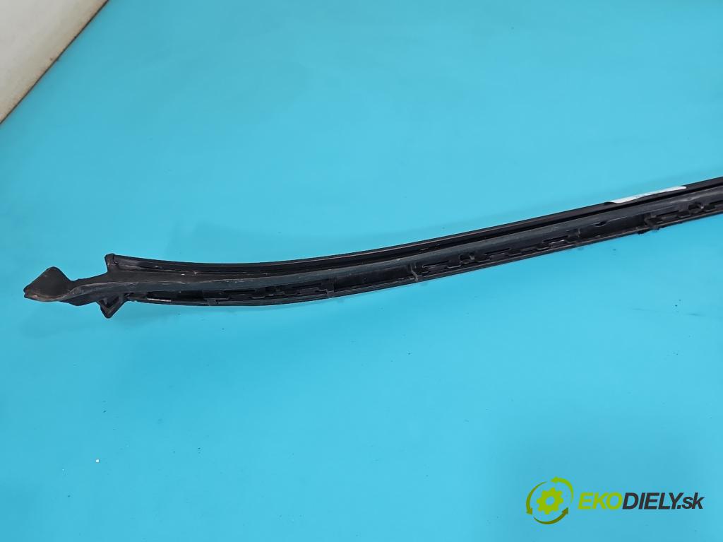 Mercedes C W205 2014–2021 2.0 16V 184 hp automatic 135 kW 1991 cm3 4- lišta střecha: pravé