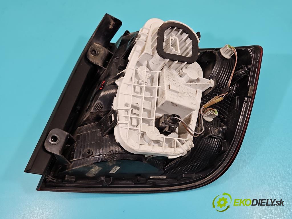 Skoda Rapid 2012-2019 1.0 TSI 95 HP manual 70 kW 999 cm3 5- svetlo / reflektor zadné ľavé 5JH945311 (Kľučka dverí ostatné)