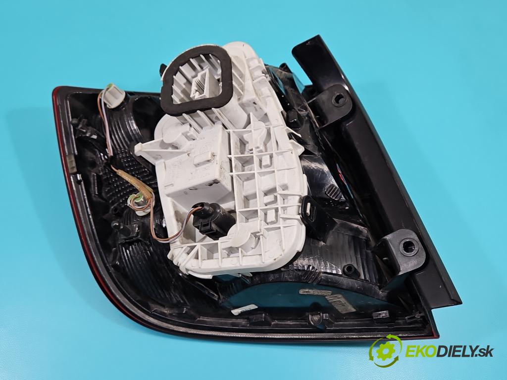 Skoda Rapid 2012-2019 1.0 TSI 95 HP manual 70 kW 999 cm3 5- svetlo / reflektor zadné pravé 5JH945208 (Kľučka dverí ostatné)