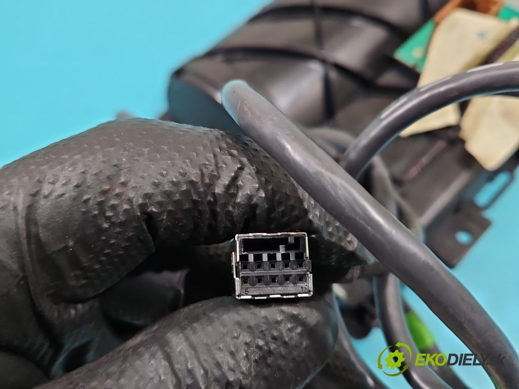 Peugeot 5008 I 2009-2017 1.6 THP 156 HP manual 115 kW 1598 cm3 5- Zobrazit: 96735367ZD (Prístrojová doska)