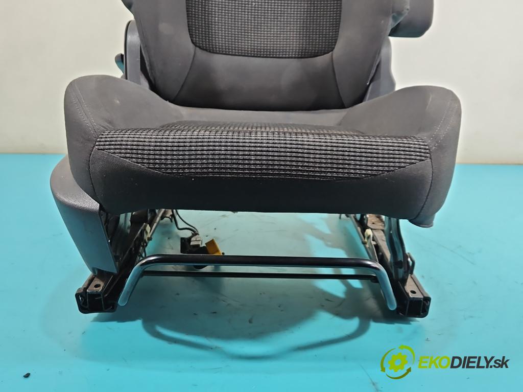 Peugeot 5008 I 2009-2017 1.6 THP 156 HP manual 115 kW 1598 cm3 5- Sedačka pravý  (Sedadlo)