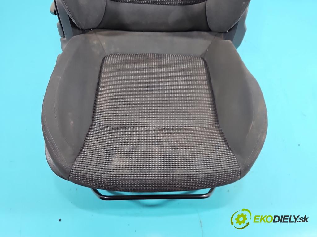 Peugeot 5008 I 2009-2017 1.6 THP 156 HP manual 115 kW 1598 cm3 5- Sedačka pravý  (Sedadlo)