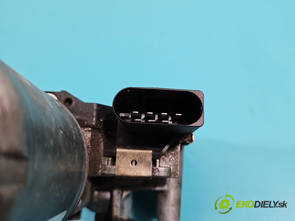 Audi Q3 2011-2018 2.0 tdi 177 HP automatic 130 kW 1968 cm3 5- motor stieračov predné 8U1955119