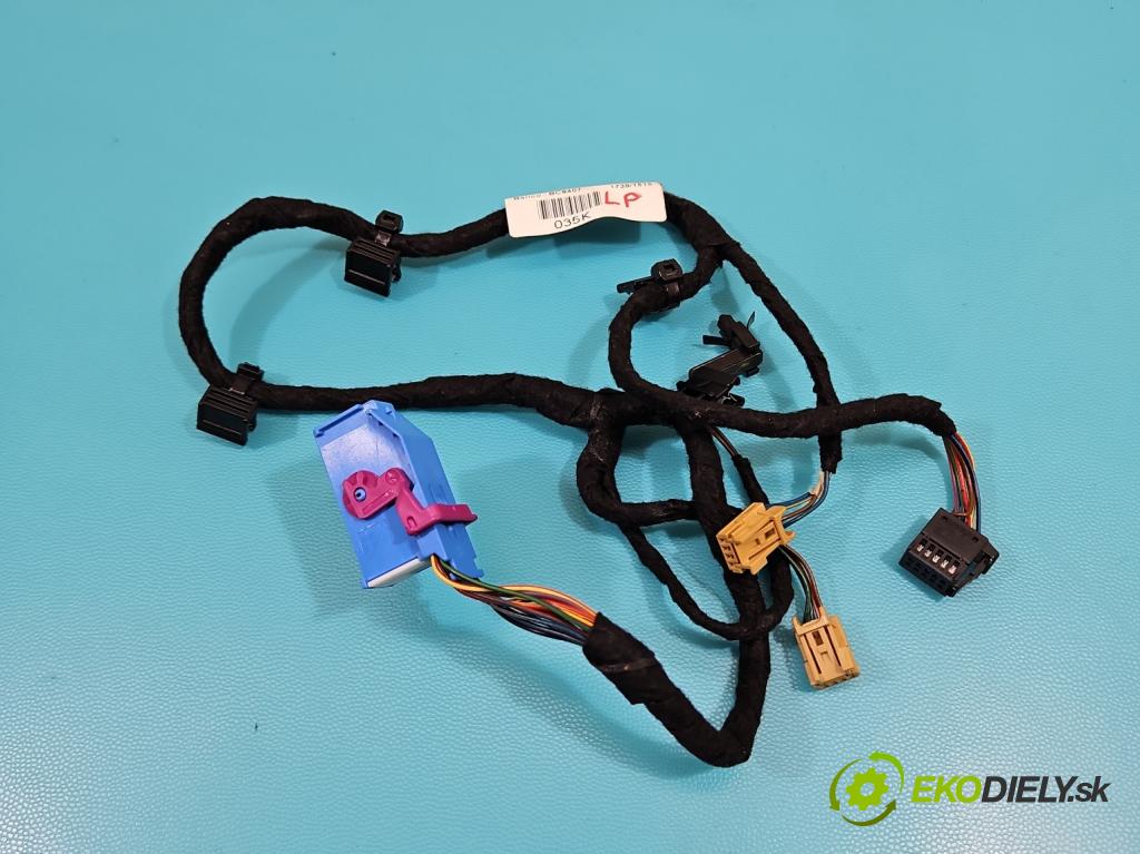 Audi Q3 2011-2018 2.0 tdi 177 HP automatic 130 kW 1968 cm3 5- Zväzok: dvere predné vľavo: 8U0971035K