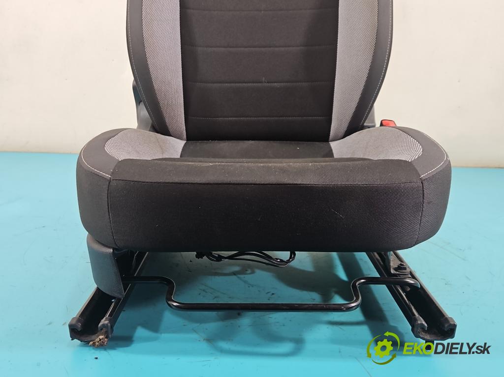 Skoda Rapid 2012-2019 1.0 TSI 95 HP manual 70 kW 999 cm3 5- Sedačka pravý (Sedadlo)