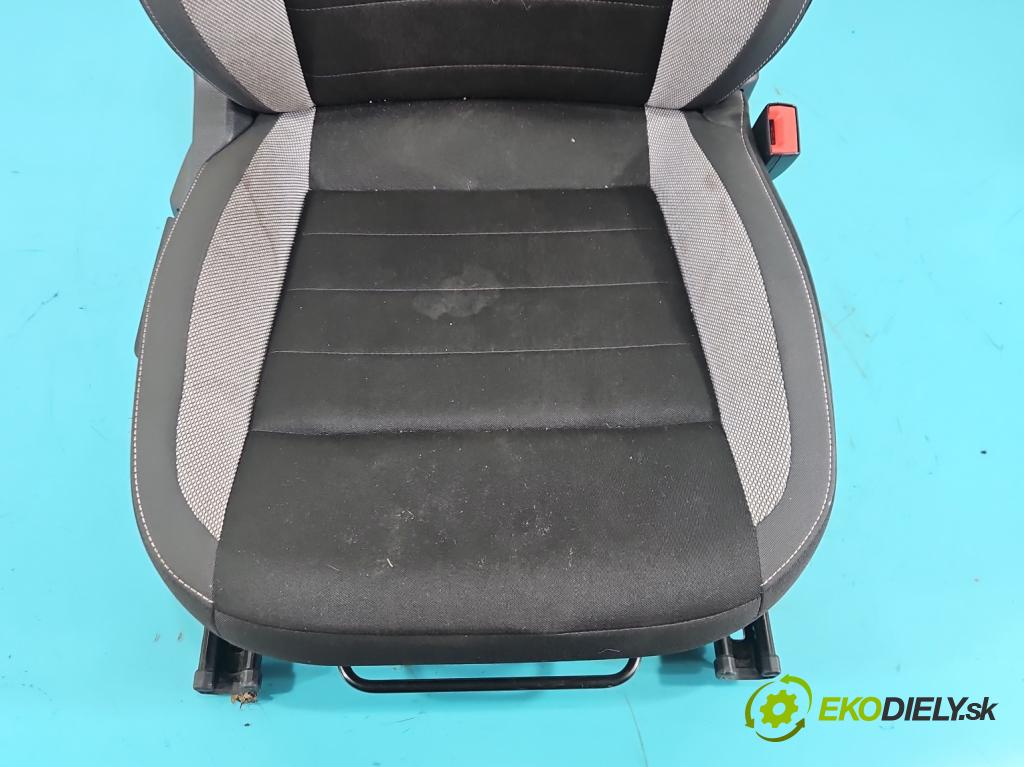 Skoda Rapid 2012-2019 1.0 TSI 95 HP manual 70 kW 999 cm3 5- Sedačka pravý (Sedadlo)