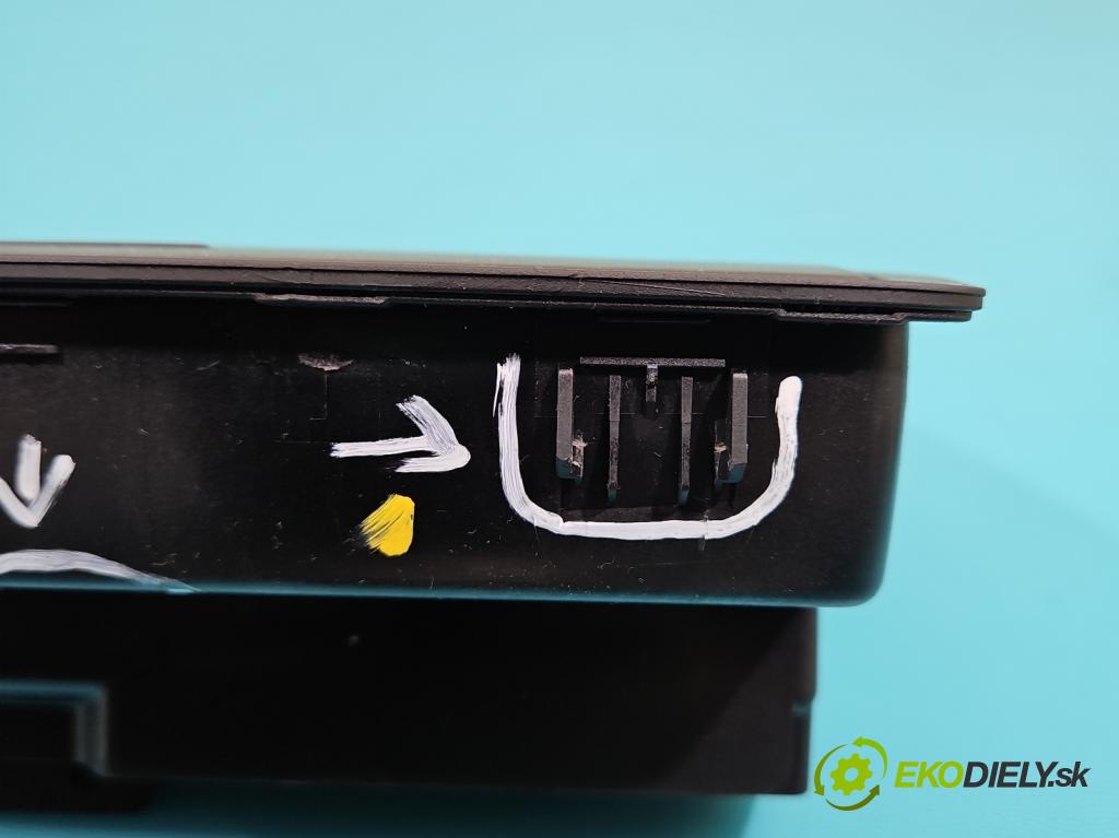 Audi Q3 2011-2018 2.0 tdi 177 HP automatic 130 kW 1968 cm3 5- Zobrazit: 8U0857273B (Prístrojová doska)