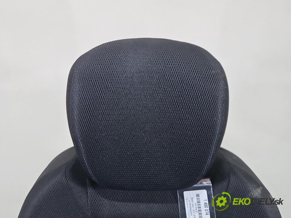 Renault Captur I 2013-2019 0.9 Tce 90 HP manual 66 kW 898 cm3 5- Sedačka ľavý  (Sedadlo)
