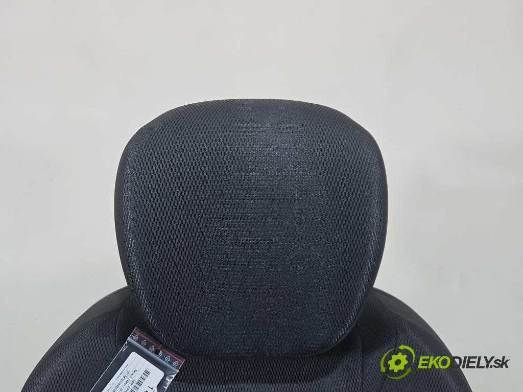 Renault Captur I 2013-2019 0.9 Tce 90 HP manual 66 kW 898 cm3 5- Sedačka pravý  (Sedadlo)