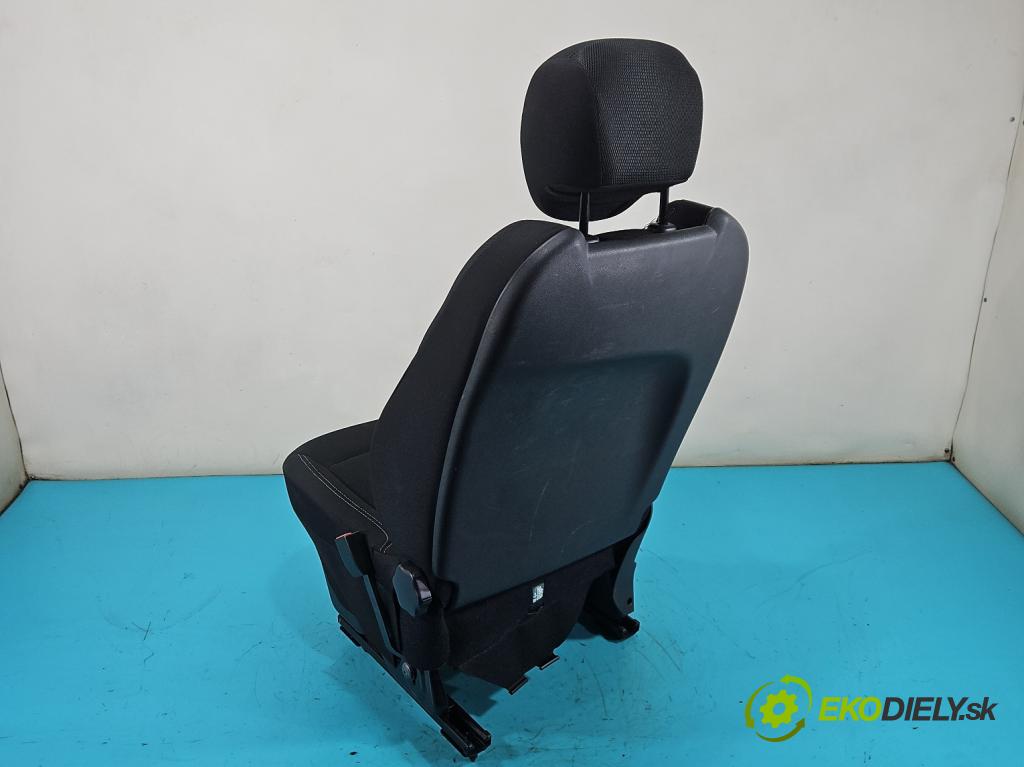 Renault Captur I 2013-2019 0.9 Tce 90 HP manual 66 kW 898 cm3 5- Sedačka pravý  (Sedadlo)