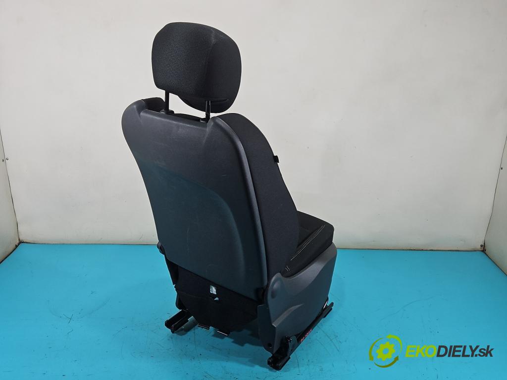Renault Captur I 2013-2019 0.9 Tce 90 HP manual 66 kW 898 cm3 5- Sedačka pravý  (Sedadlo)