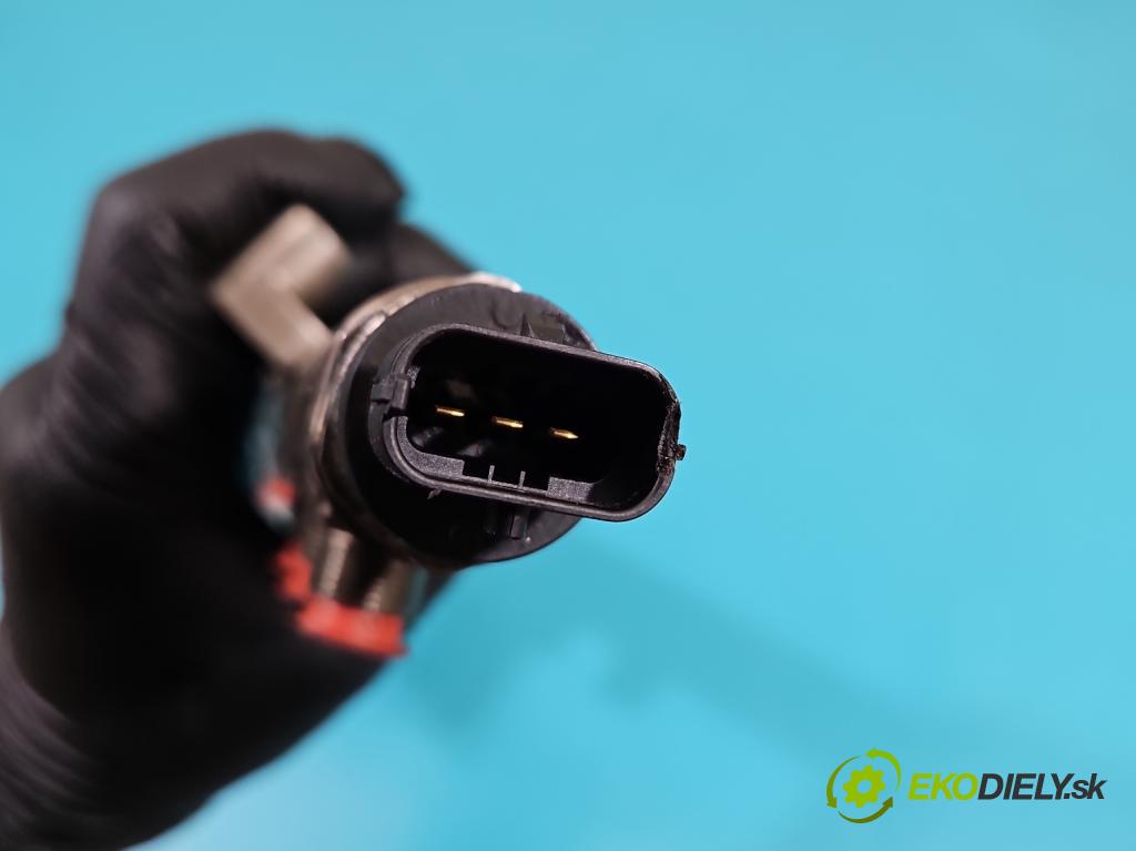 Volvo V40 II 2012-2019 2.0 D3 150 HP automatic 110 kW 1984 cm3 5- lišta vstrekovacia 0445215025 (Vstrekovacia lišta)