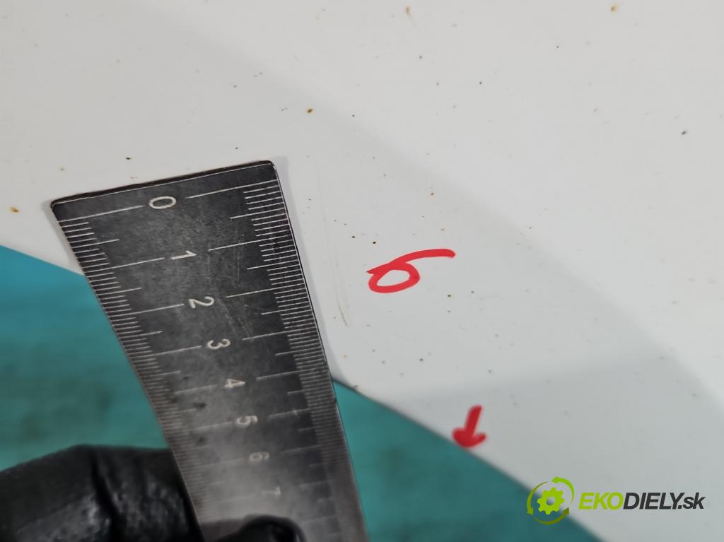 Skoda Octavia III 2013- 1.6 tdi 90 hp manual 66 kW 1598 cm3 5- blatnik přední levý  (Levý přední blatník)