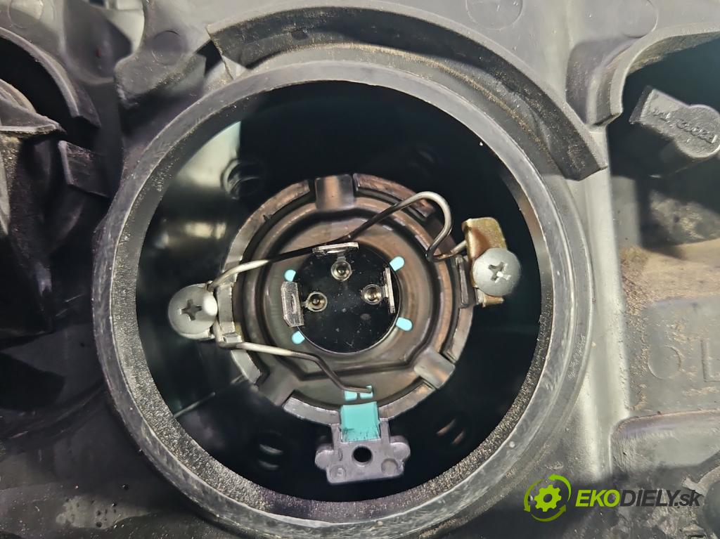 Dacia Logan I 2005-2014 1.6 8V 87 hp manual 64 kW 1598 cm3 4- světlo levý  (Klika dveří ostatní)