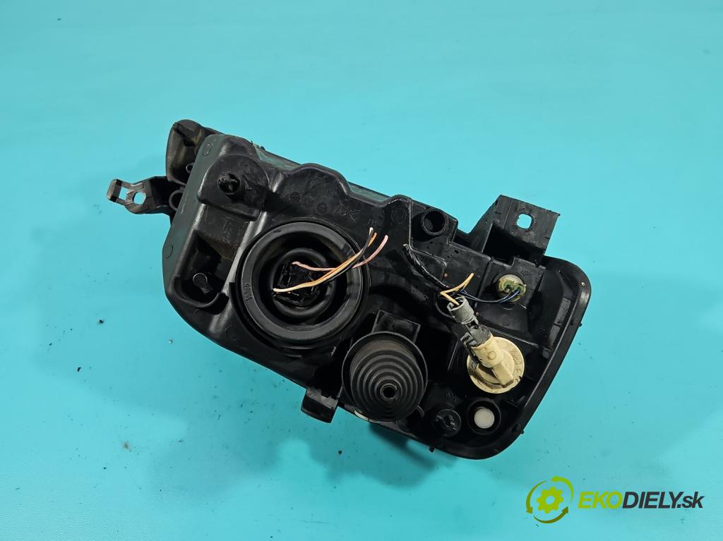 Dacia Logan I 2005-2014 1.6 8V 87 hp manual 64 kW 1598 cm3 4- světlo levý  (Klika dveří ostatní)