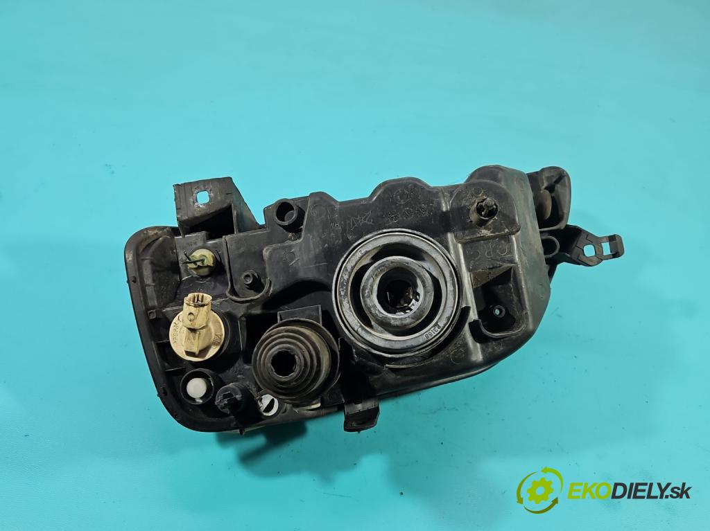 Dacia Logan I 2005-2014 1.6 8V 87 HP manual 64 kW 1598 cm3 4- Reflektor: pravý  (Svetlo predné pravé)