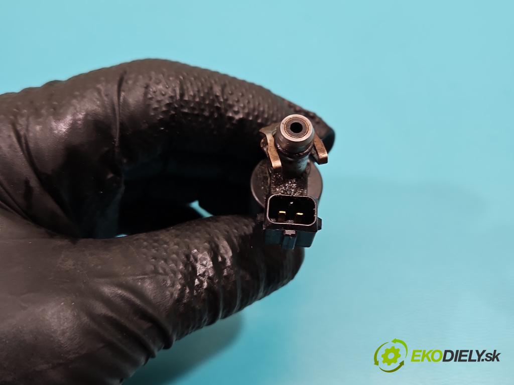 Opel Vectra C 2002-2008 2.2 16V 155 HP manual 114 kW 2198 cm3 5- vstrek 24404012 (Vstrekovač paliva)