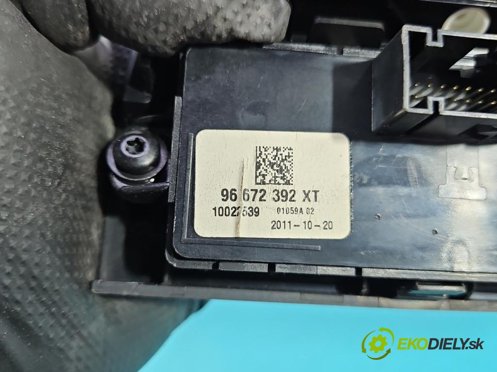Peugeot 5008 I 2009-2017 1.6 THP 156 HP manual 115 kW 1598 cm3 5- Mřížka: kúrenia stredová 96672392XT (Mriežka kúrenia (fukár))