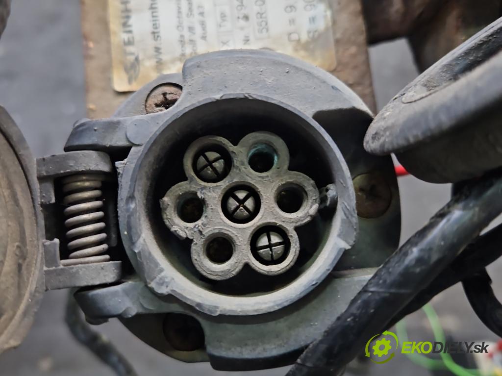 Skoda Octavia III 2013- 1.6 tdi 90 hp manual 66 kW 1598 cm3 5- oko tažné  (Tažné zařízení)