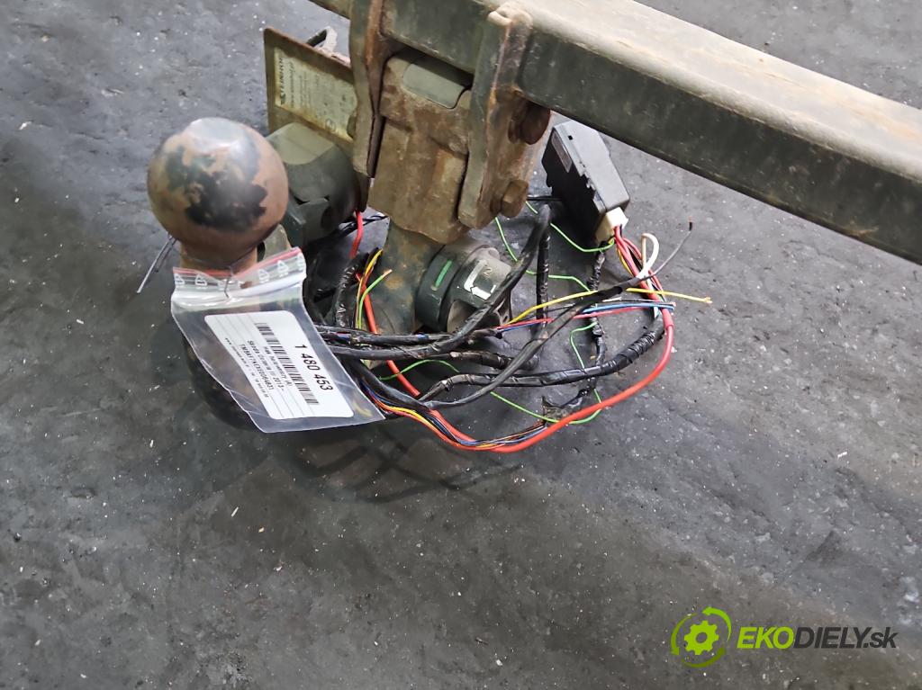 Skoda Octavia III 2013- 1.6 tdi 90 hp manual 66 kW 1598 cm3 5- oko tažné  (Tažné zařízení)