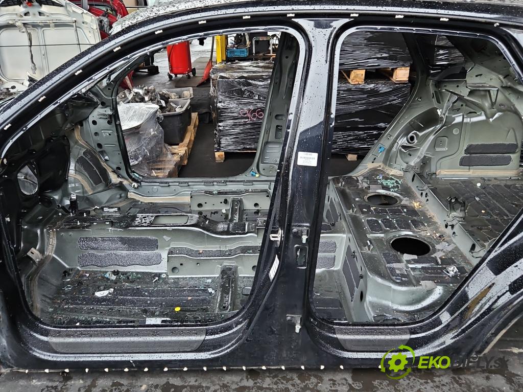 Audi Q3 2011-2018 2.0 tdi 177 hp automatic 130 kW 1968 cm3 5- práh levý  (Karoserie ostatní)