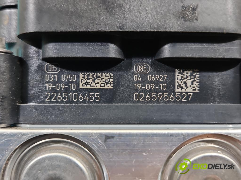 Renault Captur I 2013-2019 0.9 Tce 90 HP manual 66 kW 898 cm3 5- čerpadlo abs 476601842R (Pumpa ABS)