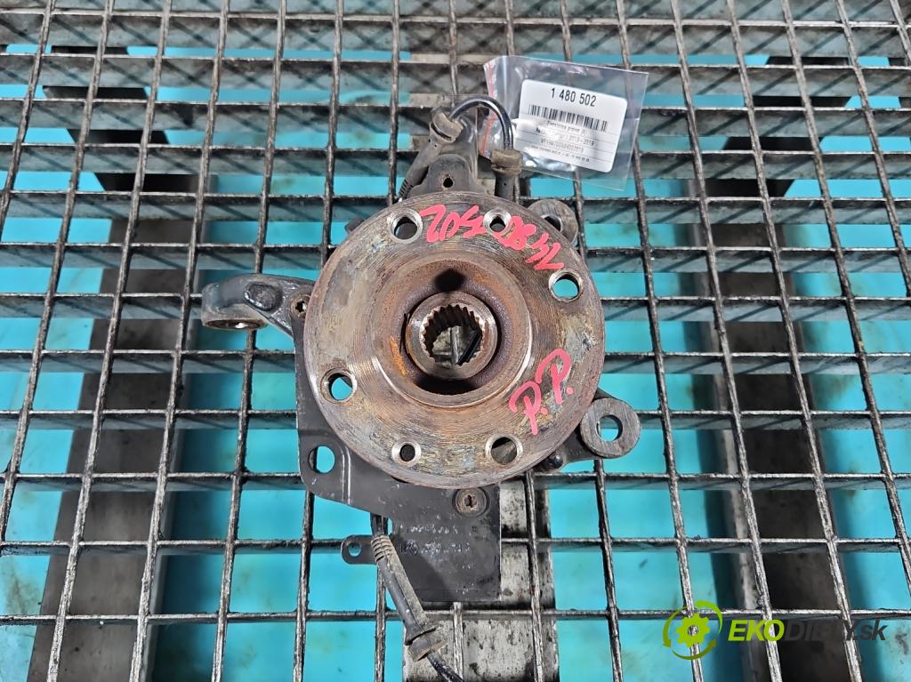 Renault Captur I 2013-2019 0.9 Tce 90 hp manual 66 kW 898 cm3 5- náboj pravé  (Náboj kola)