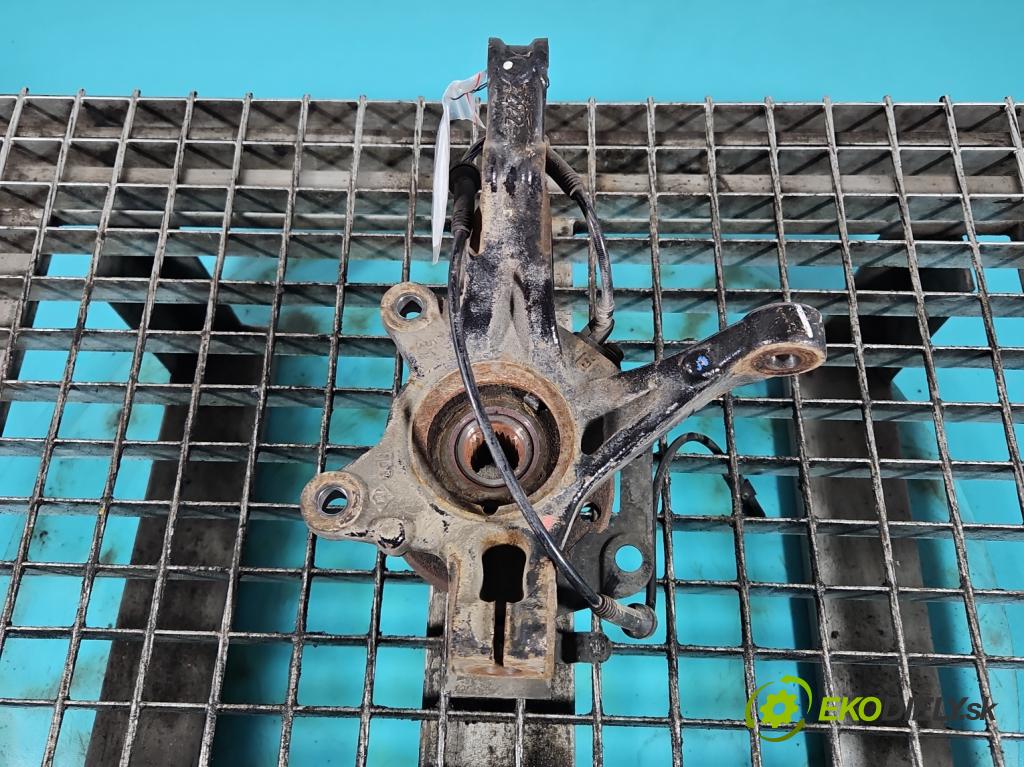 Renault Captur I 2013-2019 0.9 Tce 90 hp manual 66 kW 898 cm3 5- náboj pravé  (Náboj kola)