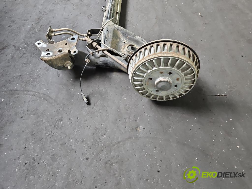 Renault Captur I 2013-2019 0.9 Tce 90 hp manual 66 kW 898 cm3 5- zadní výztuha  (Zadní výztuha)