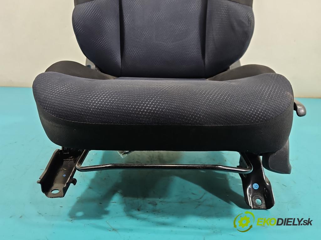 Honda Jazz III 2008-2014 1.2 16V 90 HP manual 66 kW 1198 cm3 5- Sedačka ľavý  (Sedadlo)