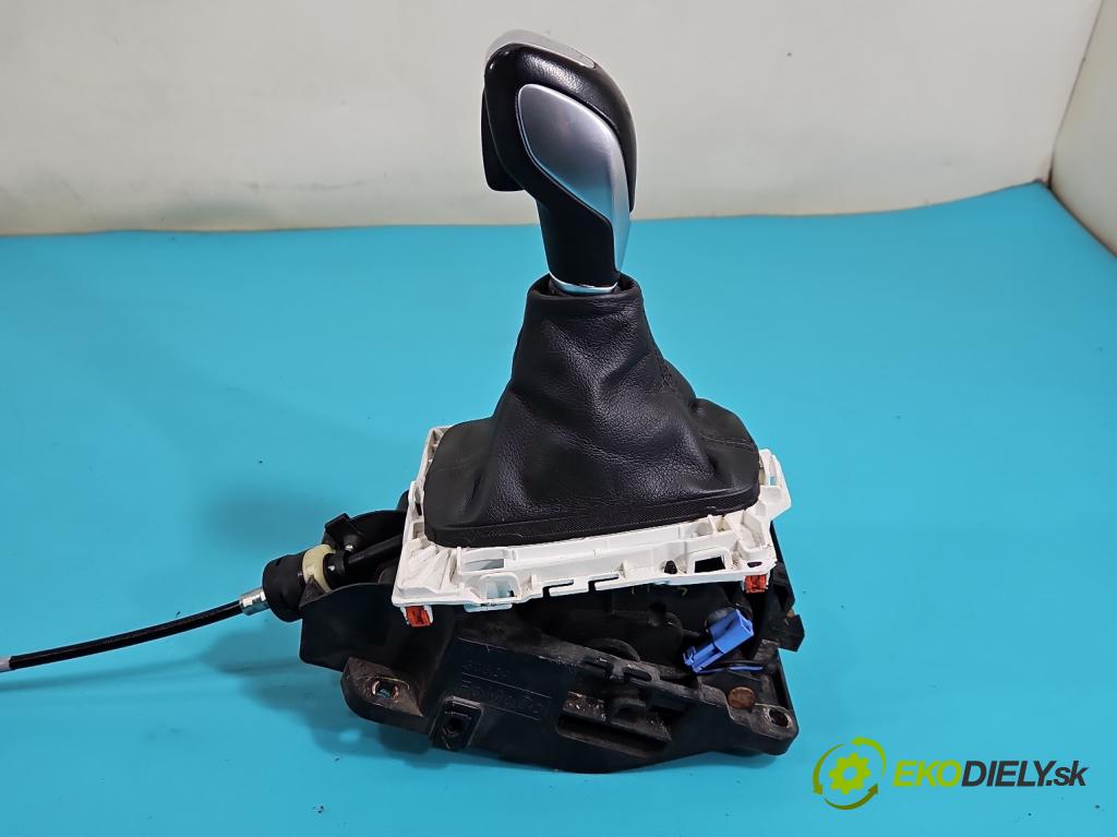 Ford Fusion USA 2012-2020 2.0 EcoBoost: 239KM automatic 176 kW 1999 cm3 4- Páka: Změny: stupeň,rýchlosť  (Rýchlostná páka (kulisa))