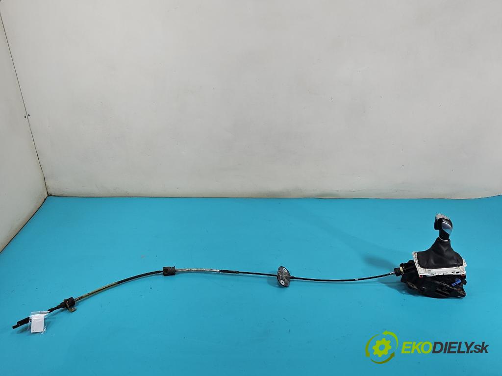 Ford Fusion USA 2012-2020 2.0 EcoBoost: 239KM automatic 176 kW 1999 cm3 4- Páka: Změny: stupeň,rýchlosť  (Rýchlostná páka (kulisa))