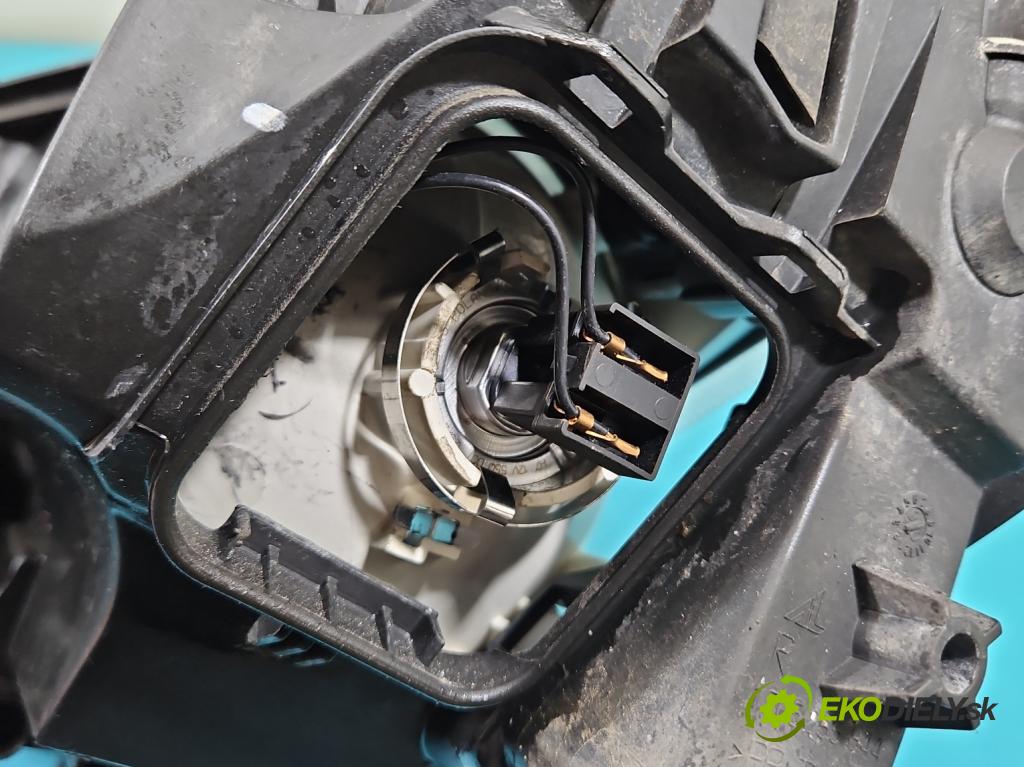 Mitsubishi Colt Z30 VI 2004-2012 1.3 16V 95 HP manual 70 kW 1332 cm3 5- Reflektor: pravý MR957354 (Svetlo predné pravé)