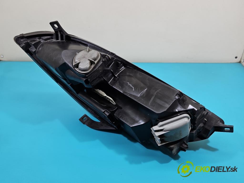 Mitsubishi Colt Z30 VI 2004-2012 1.3 16V 95 HP manual 70 kW 1332 cm3 5- Reflektor: pravý MR957354 (Svetlo predné pravé)