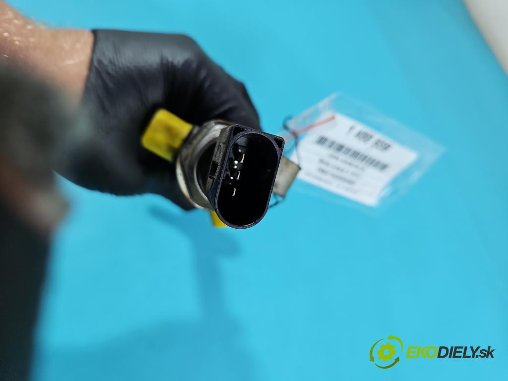 Skoda Octavia III 2013- 1.6 tdi 90 HP manual 66 kW 1598 cm3 5- lišta vstrekovacia 04L089B (Vstrekovacia lišta)