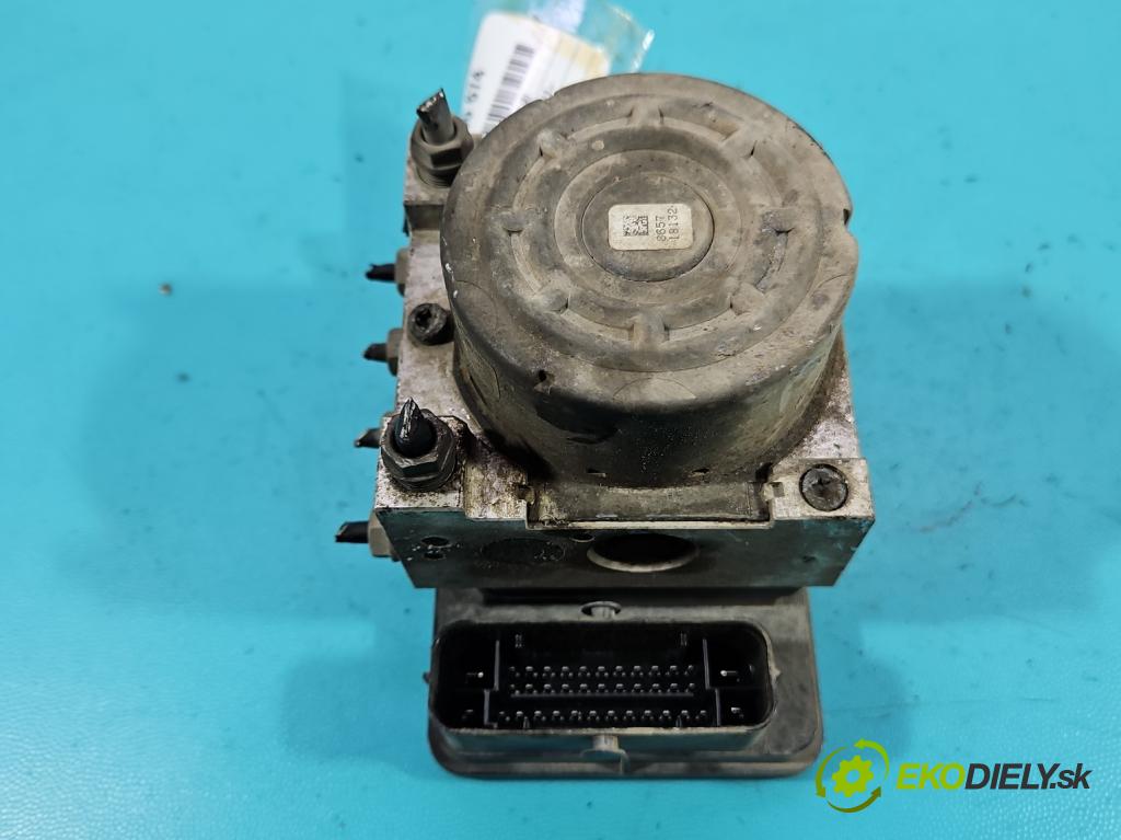 Skoda Octavia III 2013- 1.6 tdi 90 HP manual 66 kW 1598 cm3 5- čerpadlo abs 5Q0907379R (Pumpa ABS)