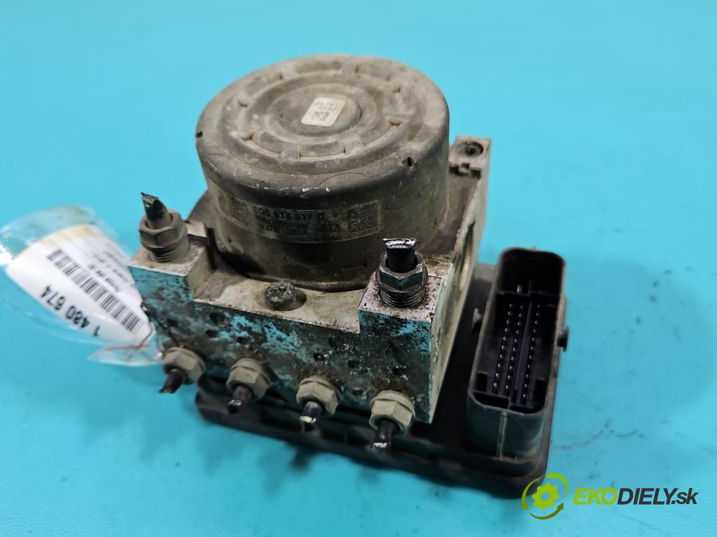 Skoda Octavia III 2013- 1.6 tdi 90 HP manual 66 kW 1598 cm3 5- čerpadlo abs 5Q0907379R (Pumpa ABS)