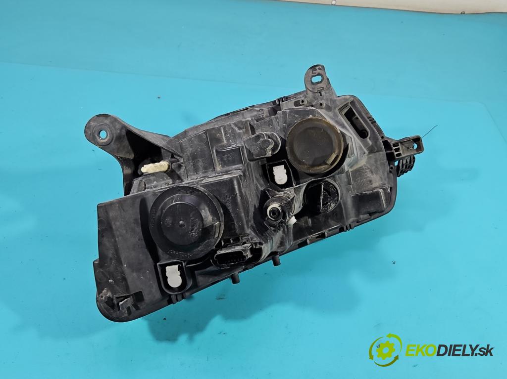 Dacia Sandero II 2012-2020 0.9 Tce 90 HP manual 66 kW 898 cm3 5- Reflektor: pravý 260103529R (Svetlo predné pravé)