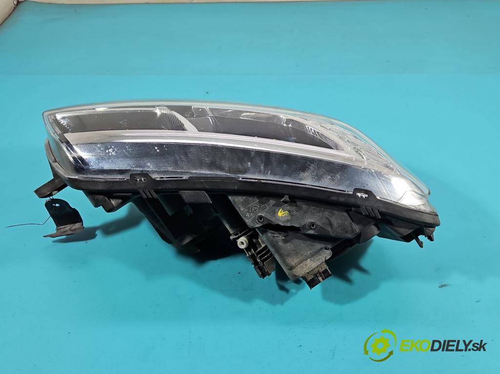 Dacia Sandero II 2012-2020 0.9 Tce 90 HP manual 66 kW 898 cm3 5- Reflektor: pravý 260103529R (Svetlo predné pravé)