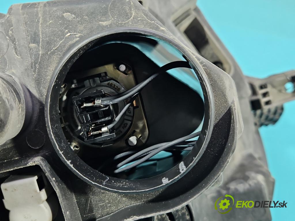 Dacia Sandero II 2012-2020 0.9 Tce 90 HP manual 66 kW 898 cm3 5- Reflektor: pravý 260103529R (Svetlo predné pravé)