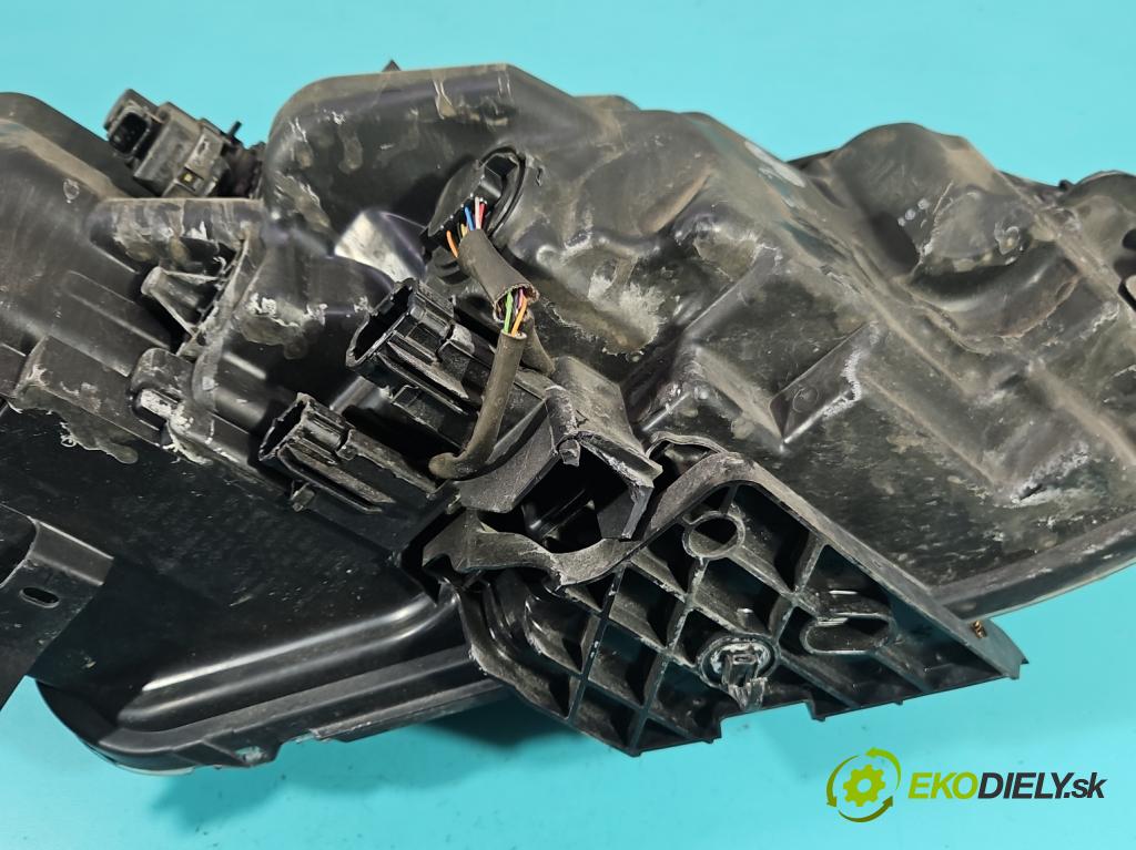 Nissan Qashqai II J11 2013-2021 1.2 T 116 HP manual 85 kW 1197 cm3 5- Reflektor: ľavý  (Kľučka dverí ostatné)