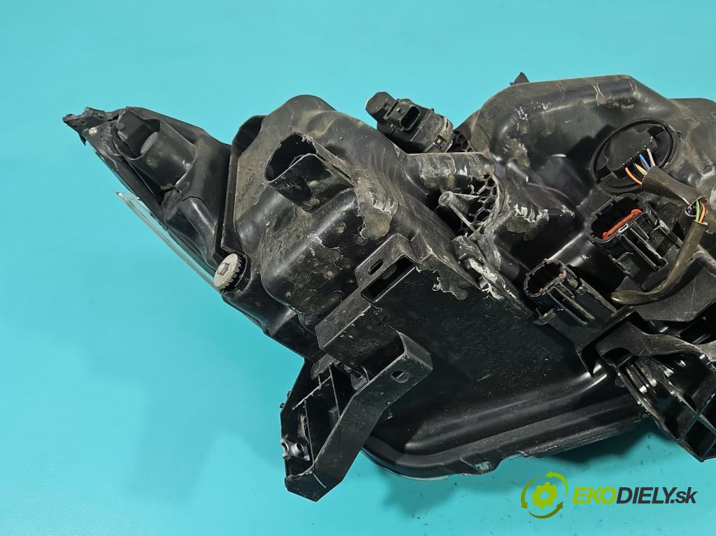 Nissan Qashqai II J11 2013-2021 1.2 T 116 HP manual 85 kW 1197 cm3 5- Reflektor: ľavý  (Kľučka dverí ostatné)