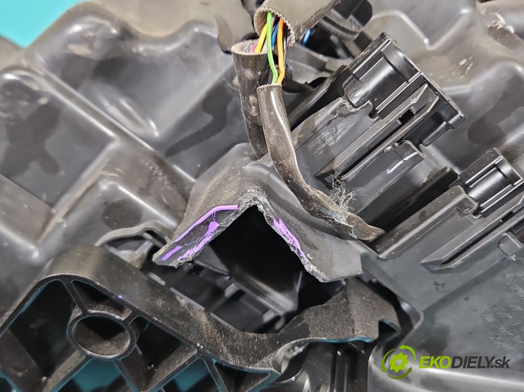 Nissan Qashqai II J11 2013-2021 1.2 T 116 HP manual 85 kW 1197 cm3 5- Reflektor: pravý  (Svetlo predné pravé)